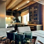 بيت للعطل New Log With Sauna, Waxing Shed & Bench At *
