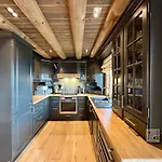بيت للعطل New Log With Sauna, Waxing Shed & Bench At *