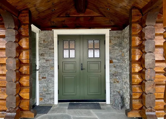 New Log With Sauna, Waxing Shed & Bench At